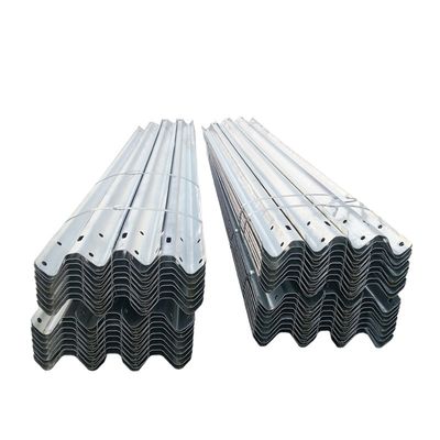 2.7 mm/3.0 mm Épaisseur d'acier galvanisé W poutre garde-corps pour la sécurité routière Q235 Q345