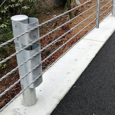 Barrière de sécurité pour câbles de sécurité Un système de garde flexible pour la protection des câbles routiers