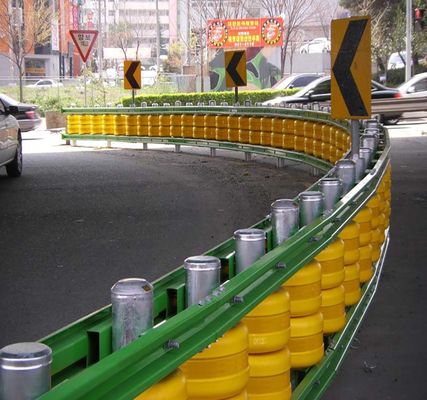 Q235 Q345 EVA Matériel de sécurité routière Barrière de roulement anti-collision pour la protection de la circulation
