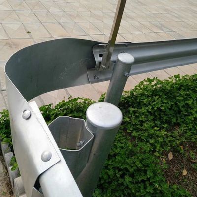 Postes ronds revêtus de poudre galvanisée de haute durabilité pour barrière de collision de garde routière