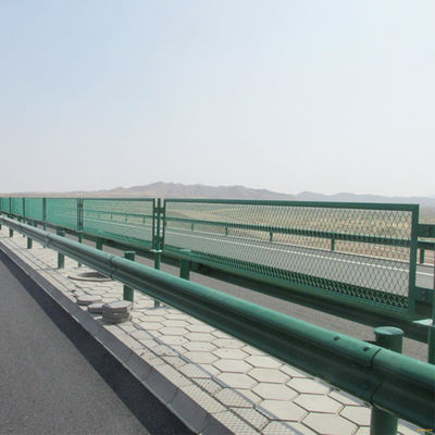 Réservoir de sécurité routière en acier zinc métal Réseau de sécurité de fil de fer pour les autoroutes