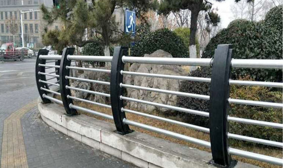 Barrière de sécurité routière extérieure pour la prévention des accidents