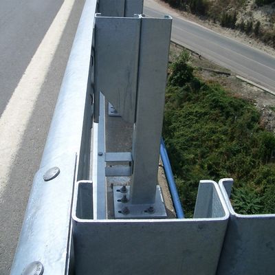 Réservoir à faisceau ondulé galvanisé à chaud certifié ISO9001 2008 pour les routes sûres