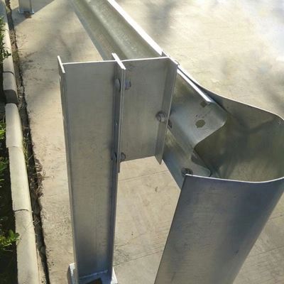 Rille de protection galvanisée et en poudre pour système de protection de sécurité extérieure