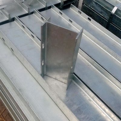 Rille de protection galvanisée et en poudre pour système de protection de sécurité extérieure