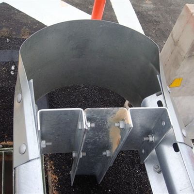 Q235 Q345 Expresso galvanisée à chaud pour les autoroutes Système de garde-corridors Terminals tampons pour les besoins personnalisés