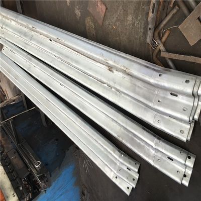 Sécurité routière à chaud galvanisée à rail de protection à extrémité courbée avec certificat ISO9001 2000