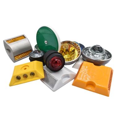 Sécurité routière LED Réflecteur solaire Road Stud 100X100X20mm Avec revêtement anticorrosion