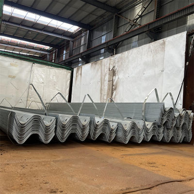 Barrière de protection de la route galvanisée à chaud avec Q235 Q345 Performance personnalisée