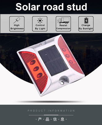 La sécurité routière est assurée par un ruban réfléchissant LED en aluminium, un œil de chat, un panneau solaire, un panneau conique.