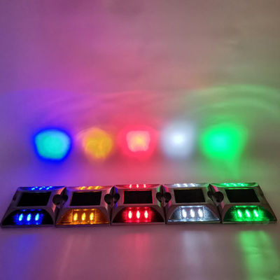 104*123*23mm LED rouge réfléchissant en aluminium œil de chat étalon solaire pour les zones industrielles