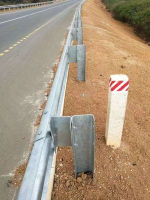 Q235 Q345 Sécurité routière Barrière de sécurité routière avec certificat CE/BV/ISO