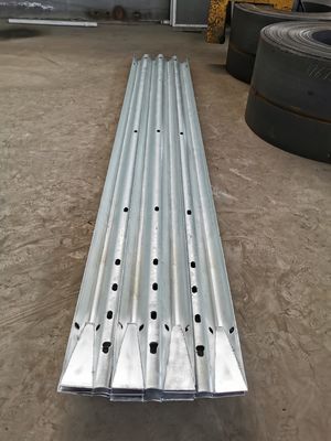 W Barrière de protection de faisceau AASHTO M-180 Standard et revêtement en zinc de 550 à 600 g/m2 pour la sécurité routière