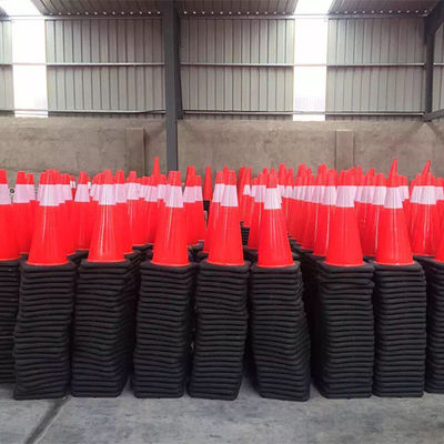 PE Cône de route en plastique pour la sécurité routière en orange accrocheur
