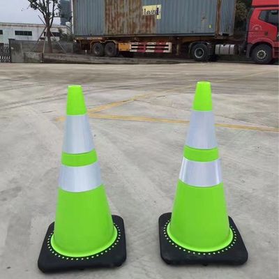 PE Cône de route en plastique pour la sécurité routière en orange accrocheur
