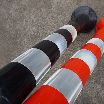 Avertissement de la circulation Les cônes de sécurité routière hautement visibles Les cônes de route pliables