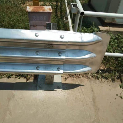 Barrière de collision pour la sécurité routière par rail de protection en acier ondulé