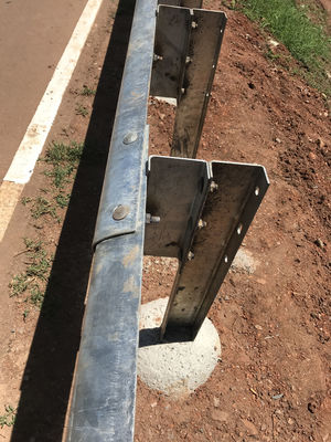 Technologie Barrière de protection en poutre W laminée à froid galvanisée à chaud pour la sécurité routière