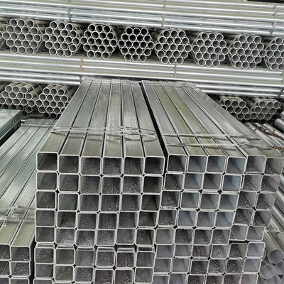 Sécurité routière Longue durée de vie Barricade 4x4 Pipe carrée galvanisée Postes de clôture métalliques