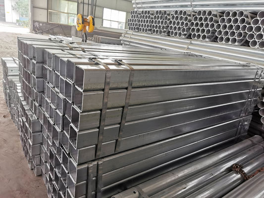Postes de tuyaux carrés galvanisés et enduits de poudre pour les garde-corps routiers standard AASHTO M-180