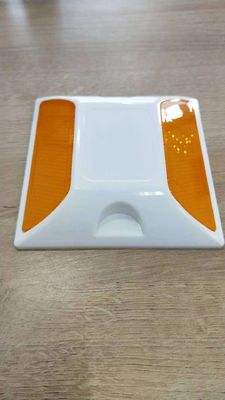 Marqueur d'accès à la route réflecteur routier en plastique durable avec certification IP68