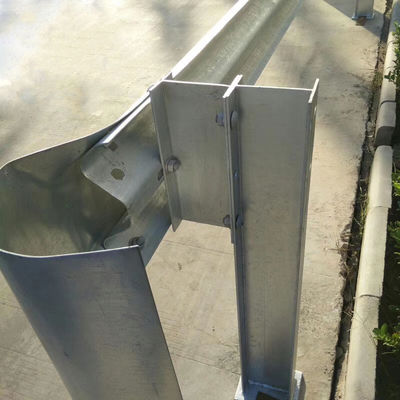 Sécurité extérieure galvanisée à chaud galvanisée en poutre W avec poste H en acier et espaceur