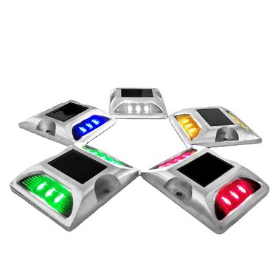 Lumière clignotante LED Solar Square Road Stud Solution avancée de sécurité routière et de marquage