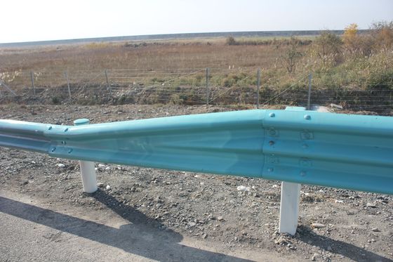 Barrière de protection personnalisée en faisceau W pour la sécurité routière en faisceau flexible galvanisée et en poudre