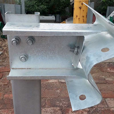 Sécurité routière Distributeur de garde routière galvanisé à chaud Q235 Q345 pour la sécurité routière