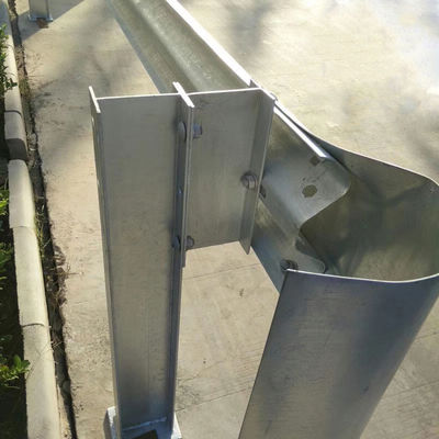 Postes H galvanisés et enduits de poudre et espaceurs pour l'installation de garde-corps AASHTO M-180