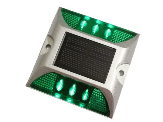 Coupe de route carrée avec lumière LED solaire Blanc Jaune Rouge Bleu Vert Con de la route d'avertissement