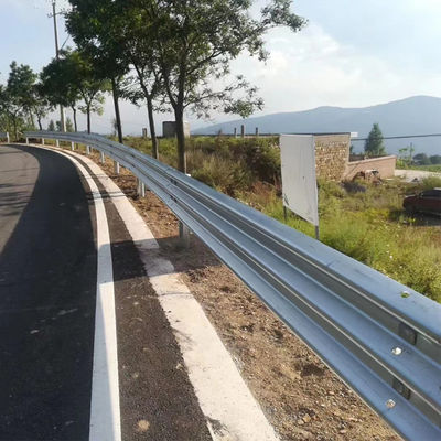 Barrière de protection de la route à poutre W pour la sécurité extérieure et la sécurité routière