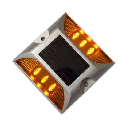 Marquage routier lumière solaire clignotante pour la sécurité routière en rouge bleu jaune blanc vert couleur LED