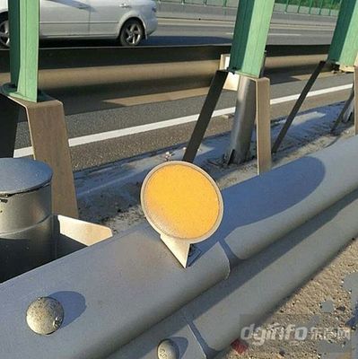 Lumière de marquage de la sécurité routière en aluminium hautement visible Réflecteur de garde-corps en plastique