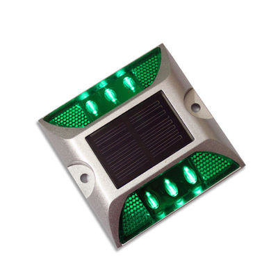 Avertissement de la route cône réfléchissant œil de chat LED Solar Road Stud En rouge bleu jaune
