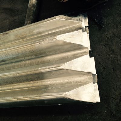 Barrière de protection de poutre de pont routier avec longueur personnalisée et finition galvanisée à chaud