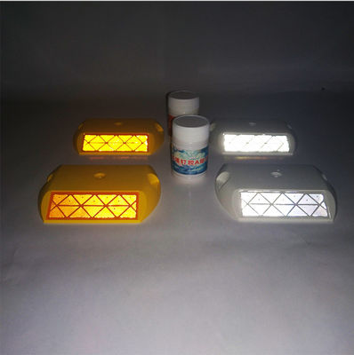 Lumière réfléchissante à l'œil de chat en plastique LED