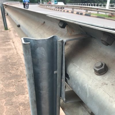 Galvanisé Q235 SJ235R Steel Highway Guardrail Sigma Post avec conception personnalisée