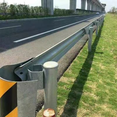 Distributeur de garde routière AASHTO M180 Post rond en acier galvanisé pour la sécurité routière