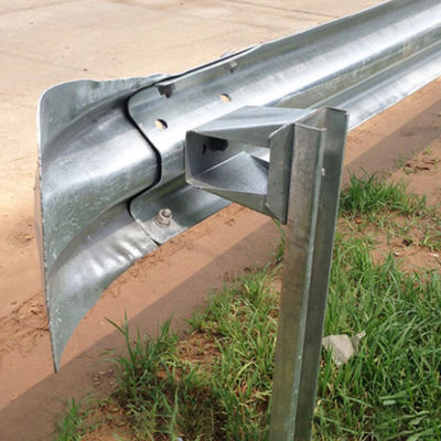 Équipement de sécurité routière en acier