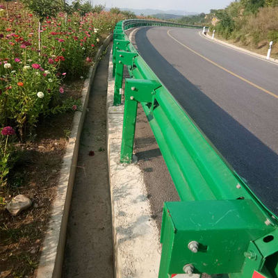 Barrière de circulation galvanisée Q235 Q345 à faisceau de trois poutres pour le système de garde routière AASHTO-M180