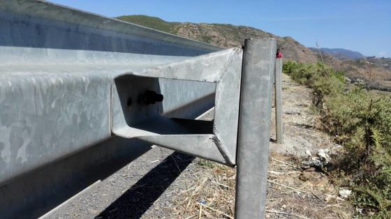 Blocage de boîtes ondulées galvanisées à chaud et garde-corps à faisceau W
