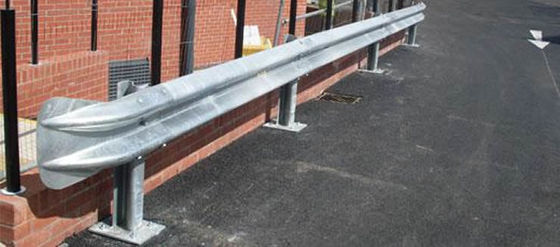 Fin de queue de poisson ondulée galvanisée anti-corrosion enduite à chaud pour garde-corps de route
