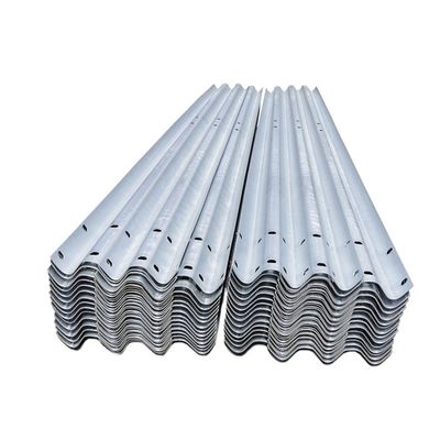 Barrière de sécurité routière galvanisée standard à poutre W avec revêtement en zinc personnalisé 550-600 g/m2