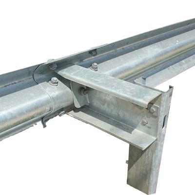 Postes carrés galvanisés et en poudre Q235 Q345 pour la distribution des barrières de circulation