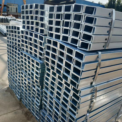 Postes carrés galvanisés et en poudre Q235 Q345 pour la distribution des barrières de circulation