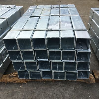 Postes carrés galvanisés et en poudre Q235 Q345 pour la distribution des barrières de circulation