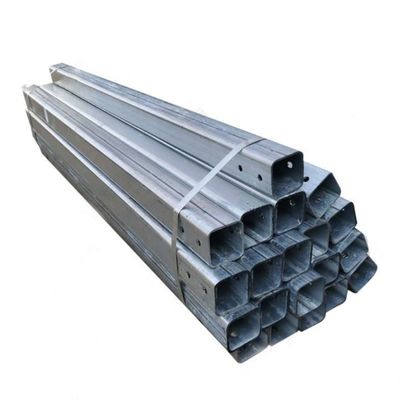 Postes carrés galvanisés et en poudre Q235 Q345 pour la distribution des barrières de circulation