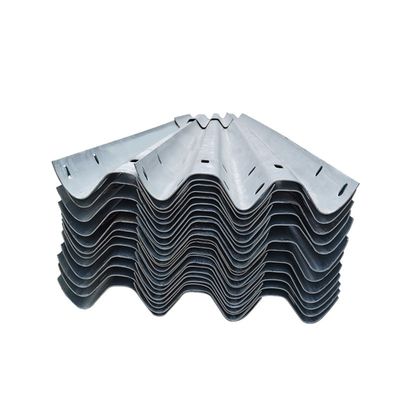Produits de sécurité routière Barrière routière à garde galvanisée avec conception personnalisée