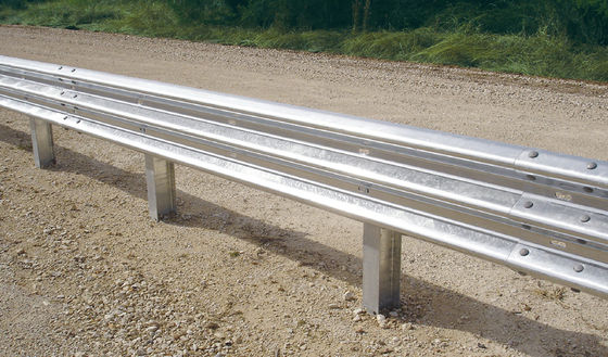 Relèche de protection métallique personnalisée galvanisée à chaud et laminée à froid pour barrière de sécurité routière routière